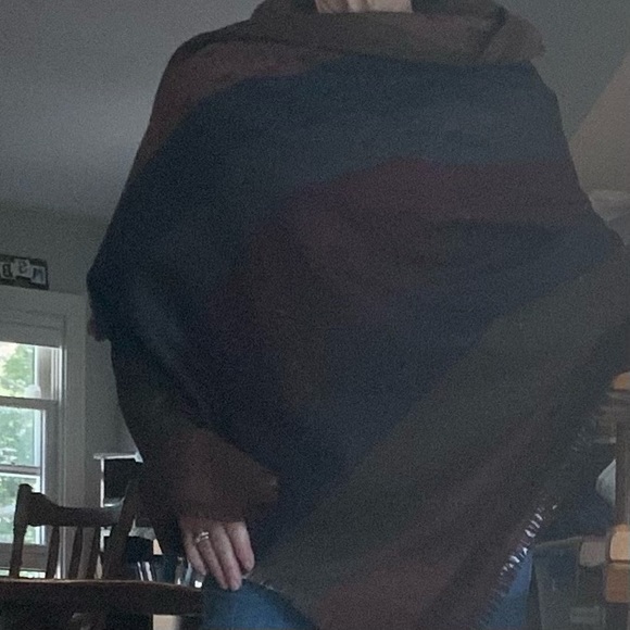 Fine Wool Vintage Shawl OS - Picture 4 of 6